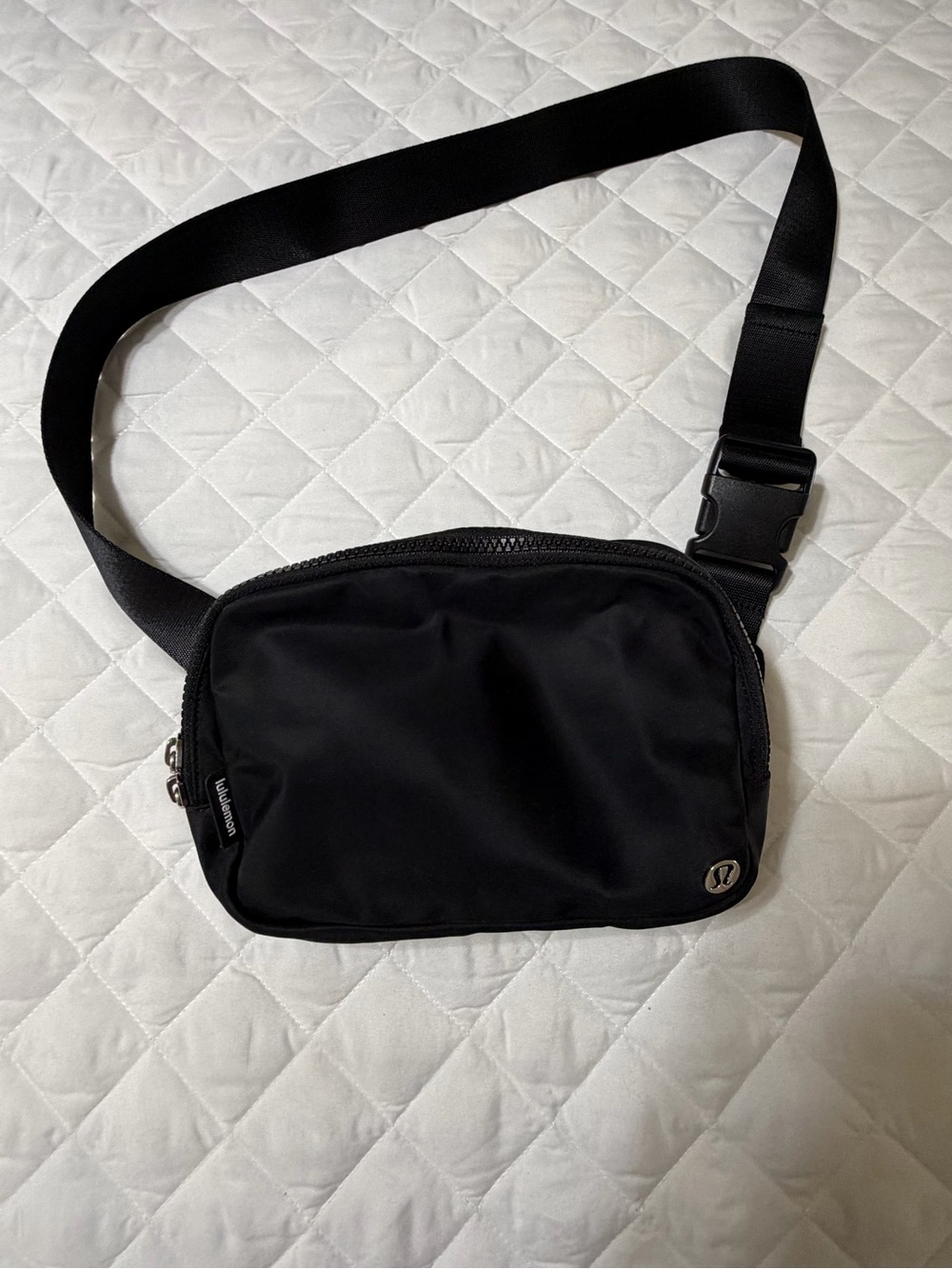 lululemon Everywhere Black Crossbody Belt Bag 1L